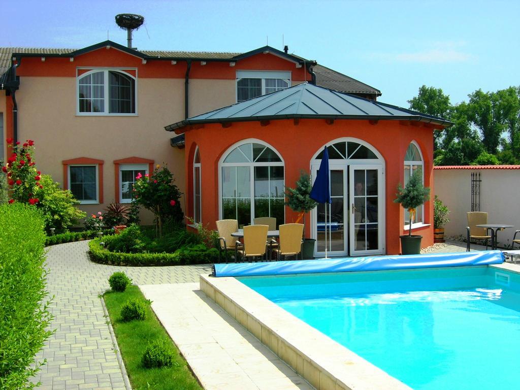 Sekt & Wein - Walter Klein Apartment Illmitz Exterior photo